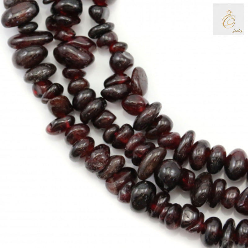 Natural garnet chips beads strand in deep red color for jewelry making"
"78-80cm strand of genuine garnet gemstone chips with irregular shapes