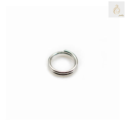 Close-up view of 925 sterling silver double jump rings showing quality and craftsmanship