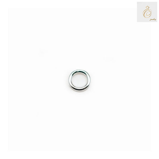 Close-up view of 925 sterling silver round closed rings showing quality and finish
