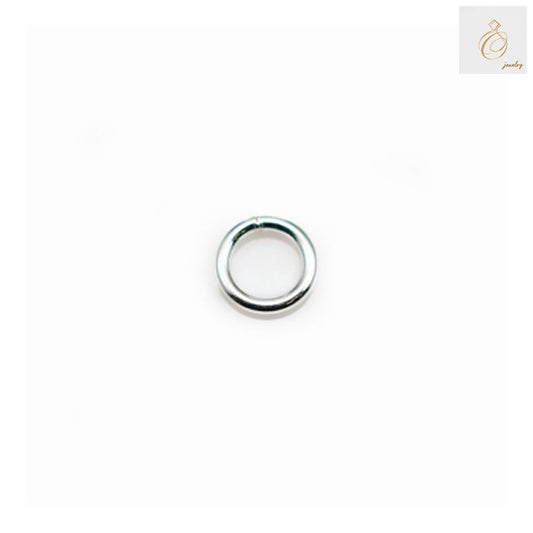 Close-up view of 925 sterling silver round closed jump rings showing detailed craftsmanship and bright silver finish