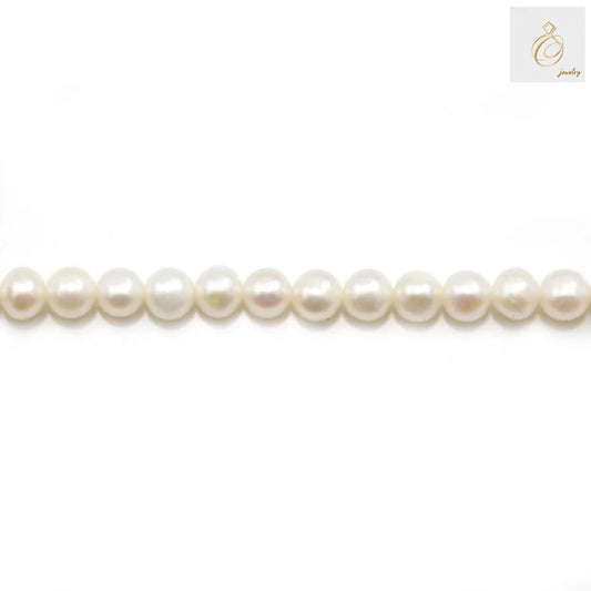 White freshwater cultured pearl strand, 4-5mm round pearls, 39-40cm length"
"Close-up of white freshwater pearls showing natural luster and round shape"
"Premium quality white freshwater cultured pearl necklace strand