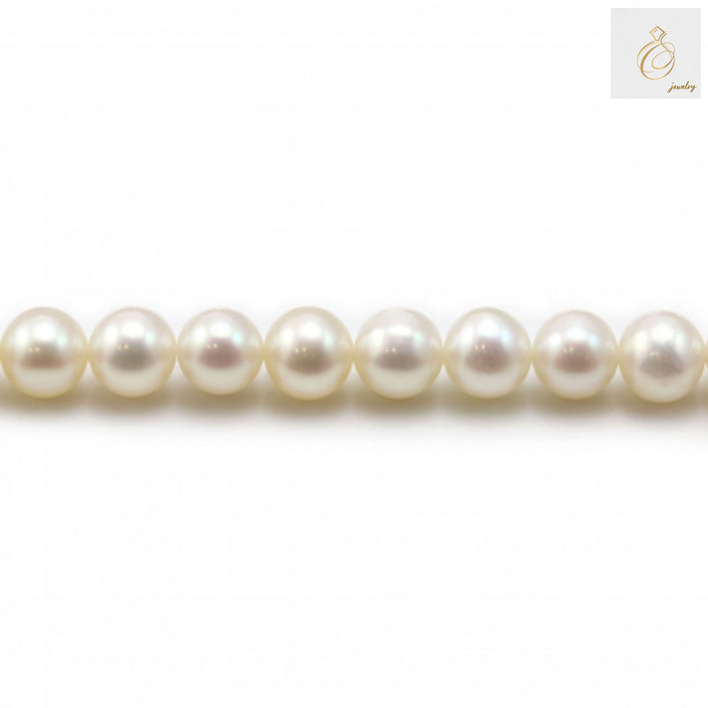 White freshwater cultured pearl strand, 6-7mm round pearls, 39-40cm length"
"Premium white freshwater pearls arranged in strand for jewelry making"
"Round white cultured pearls with natural luster, 6-7mm diameter
