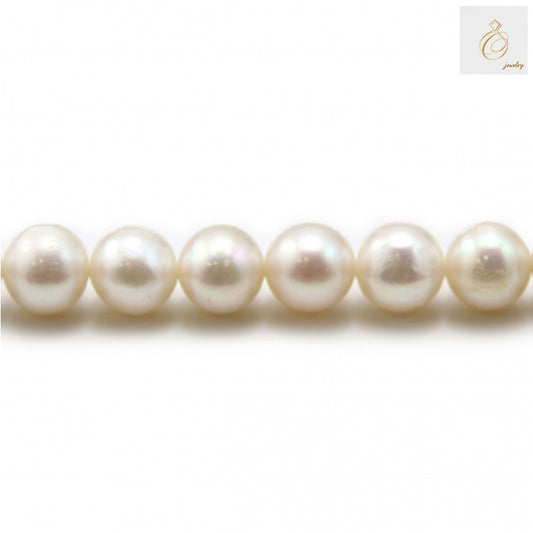 White freshwater cultured pearl strand, 8-9mm round pearls on white background"
"Close-up of lustrous white freshwater pearls showing natural nacre quality"
"39-40cm strand of premium white cultured pearls for jewelry making